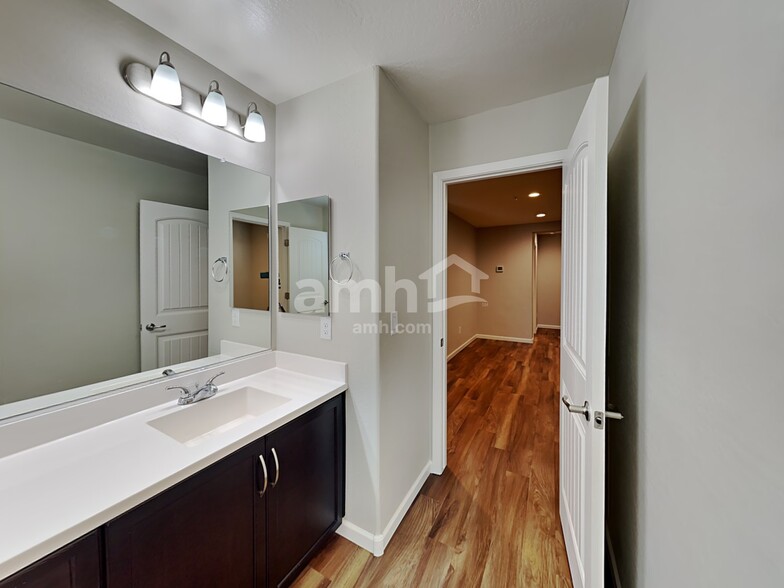 Building Photo - 20755 W Maiden Ln