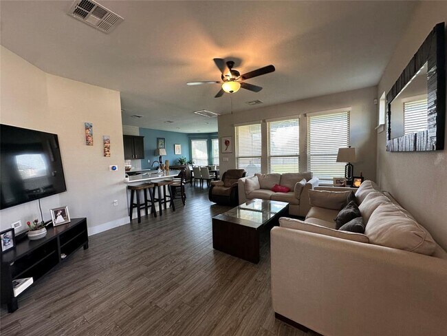 Building Photo - 8020 Annalise Dr