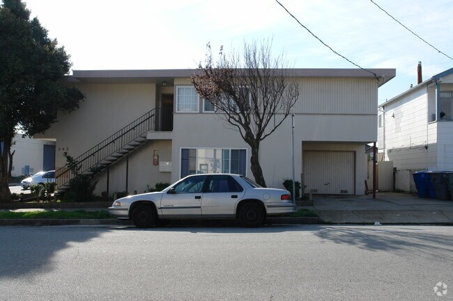 Building Photo - 515 Cypress Ave