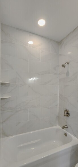 Building Photo - 2552 S Central Park Ave