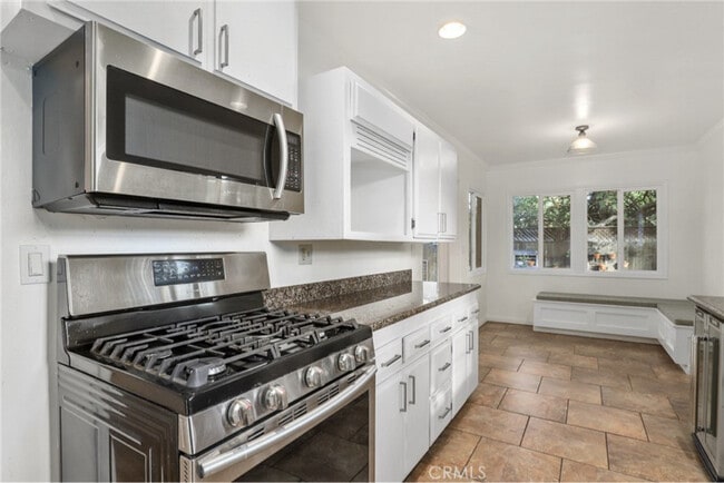 Building Photo - 5634 Ponce Ave