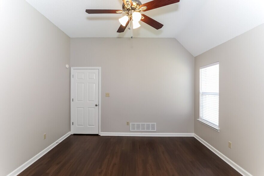 Building Photo - 8456 Cross Point Dr