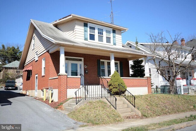 Building Photo - 623 Guilford Ave