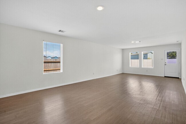 Building Photo - 4 Bedroom Single Family Home in New Caney