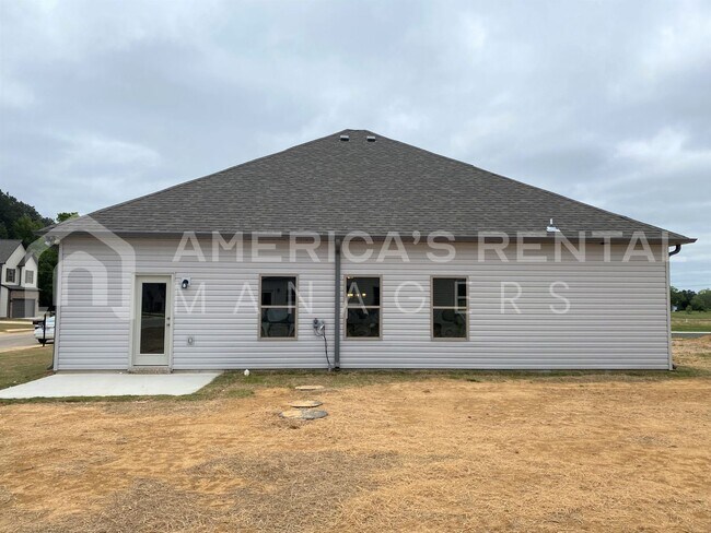 Building Photo - 14395 Chase Dr