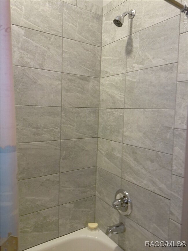 Building Photo - 1381 N Spend a Buck Dr