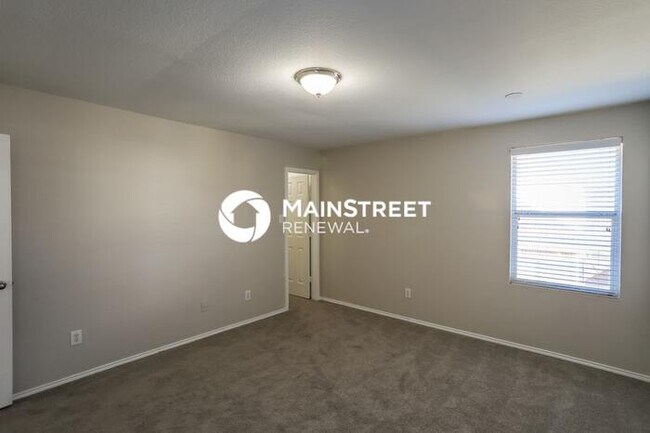Building Photo - 4 Bedroom Pet-Friendly Home in Fort Worth, TX with Main Street Renewal