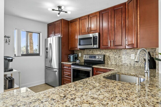 Building Photo - 10152 S Ocean Dr