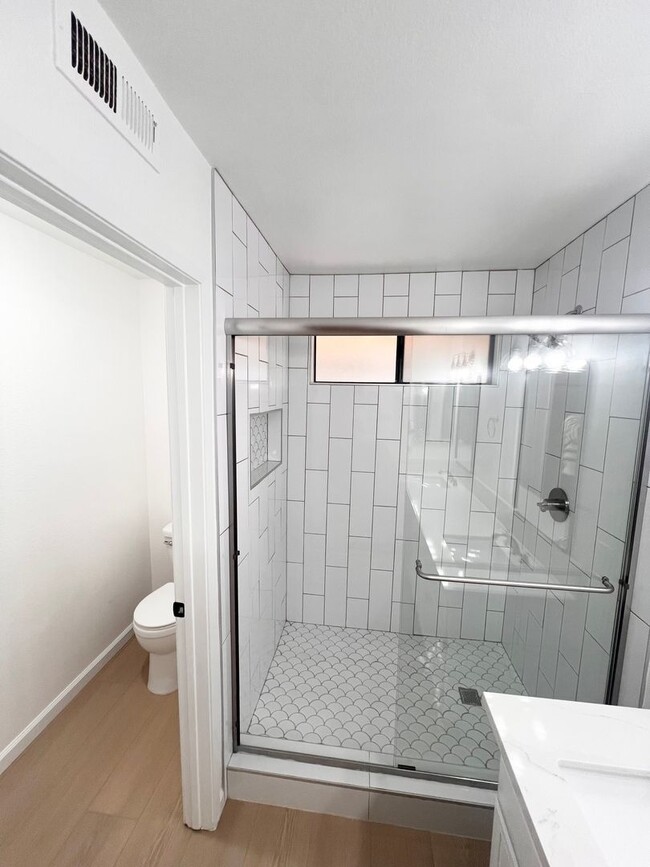 Building Photo - Freshly remodeled 3br/2ba single story hom...