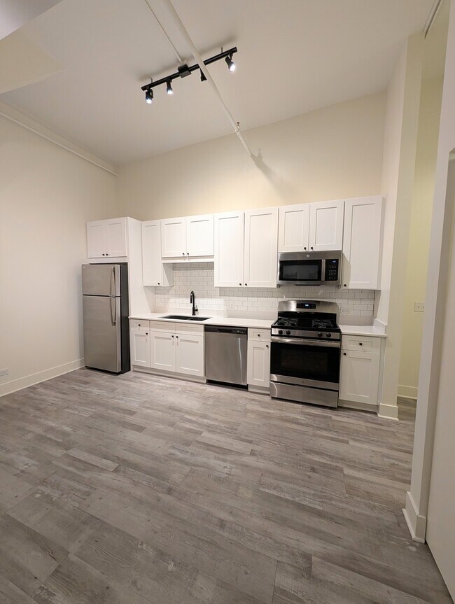 Building Photo - 1914 N Milwaukee Ave