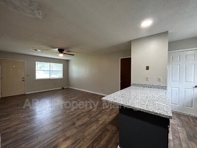 Building Photo - 1603 Juniper Cir