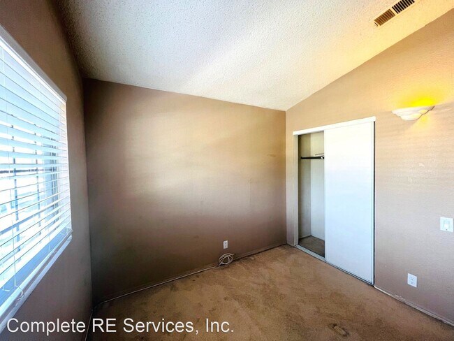 Building Photo - 4 br, 2.5 bath House - 16177 Barbee St