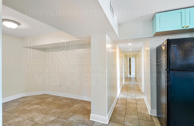 Building Photo - 1481 St James Ct