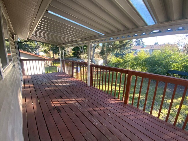 Building Photo - Spacious 4-bedroom Home in Lakewood!