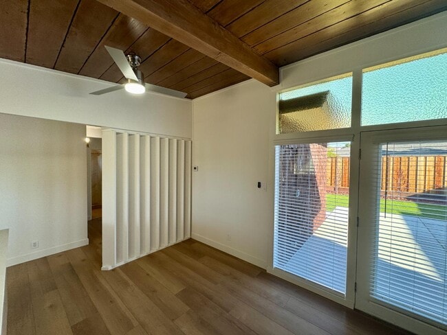 Building Photo - 554 Maple Ave