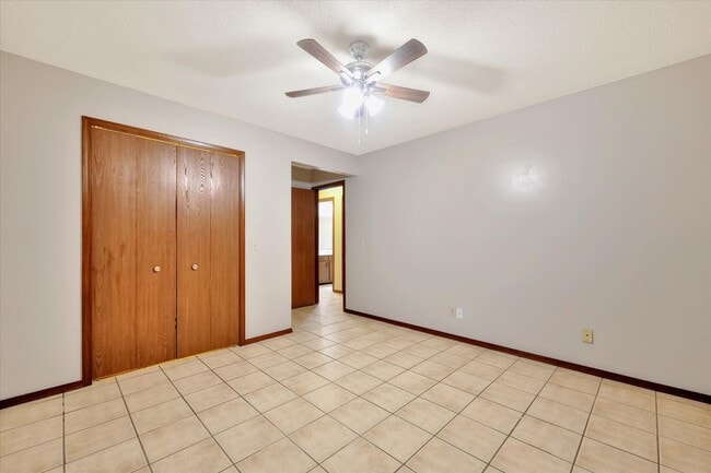 Building Photo - 4 bedroom, 2 bath home - Available August