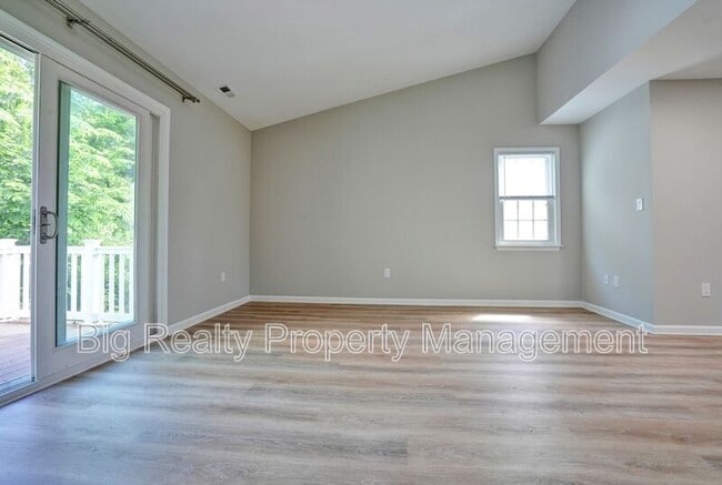 Building Photo - 1732 Rosewood Ct