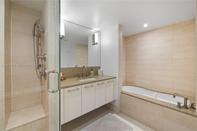 Building Photo - 6801 Collins Ave