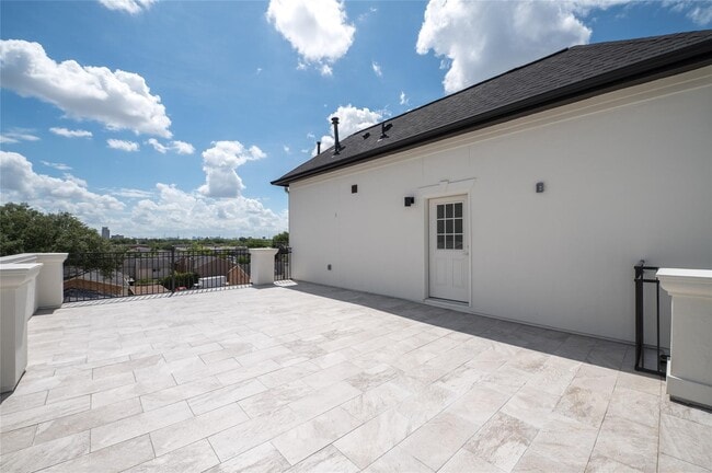 Building Photo - 3327 Beverly Frst Dr