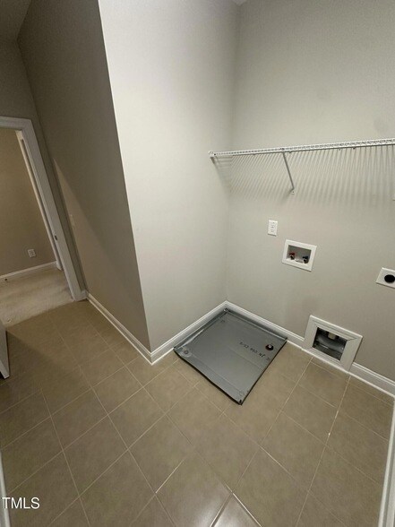 Building Photo - 4222 Vallonia Dr