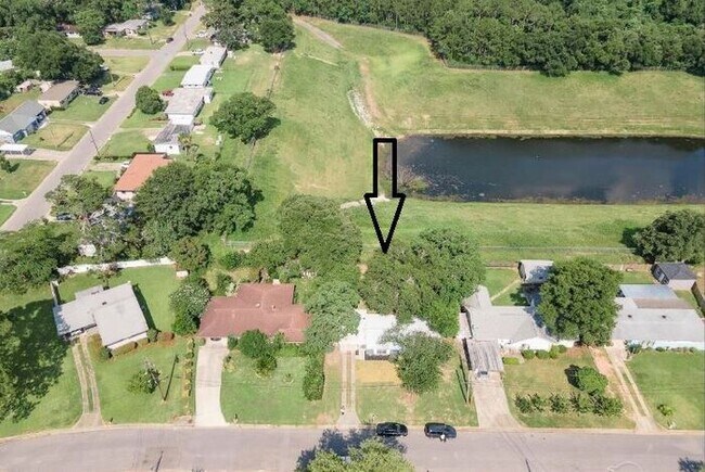 Building Photo - Charming affordable 3/1.5 House minutes from NAS Pensacola & Corry Station