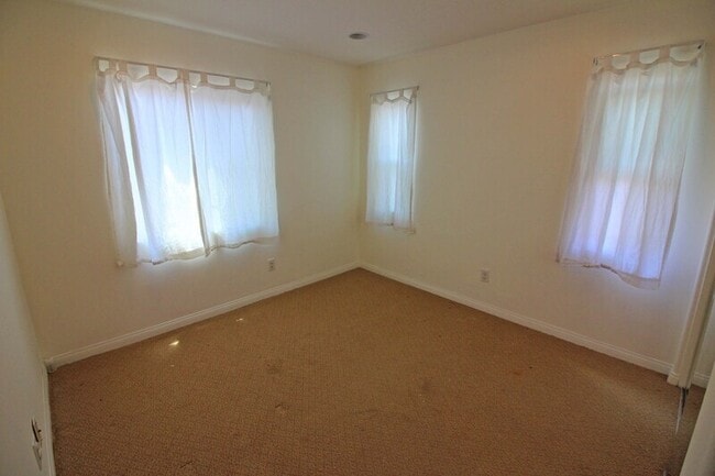Building Photo - 28440 Mirabelle Ln