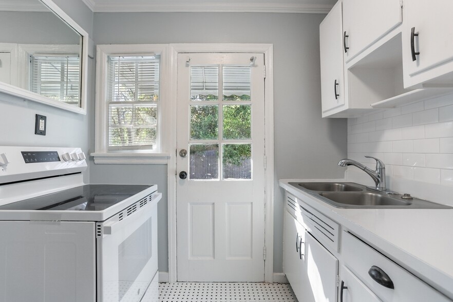 Building Photo - 1923 New Mexico St