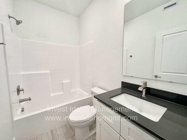 Building Photo - Luxury Townhome available now!