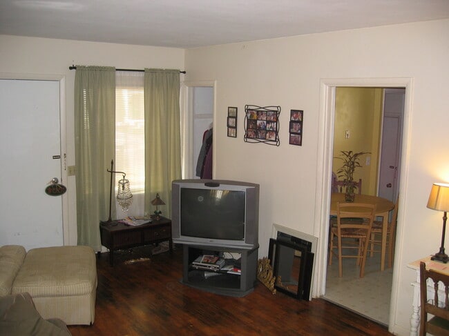 Building Photo - 526 Spartan Ave