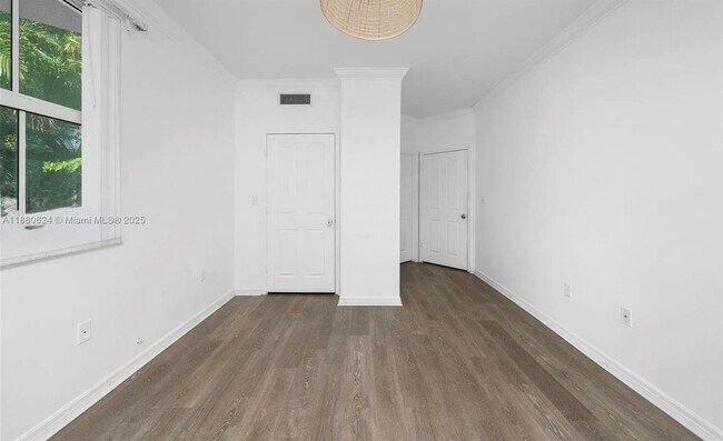 Building Photo - 9172 Collins Ave