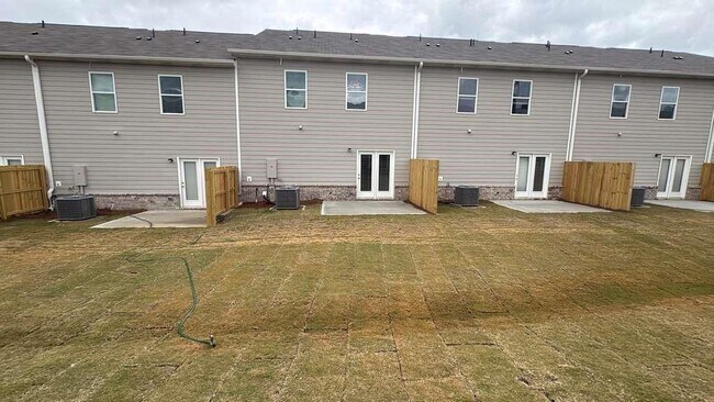 Building Photo - 2485 Poppy Ct