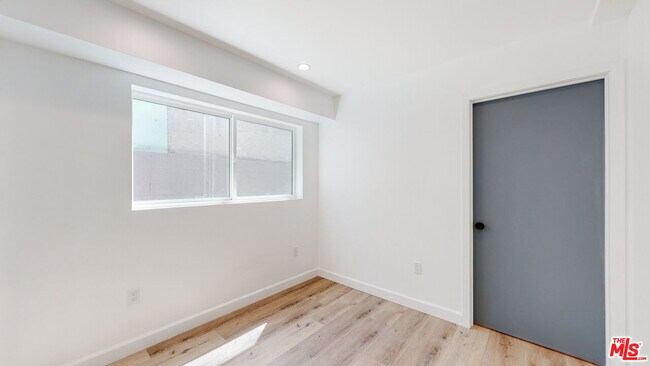 Building Photo - 2304 Hauser Blvd