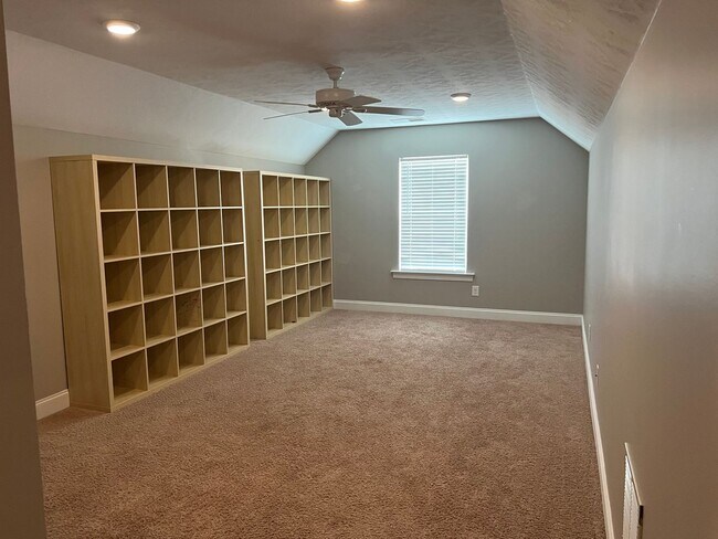 Building Photo - Beautiful Rental in Canterbury Farms in Gr...