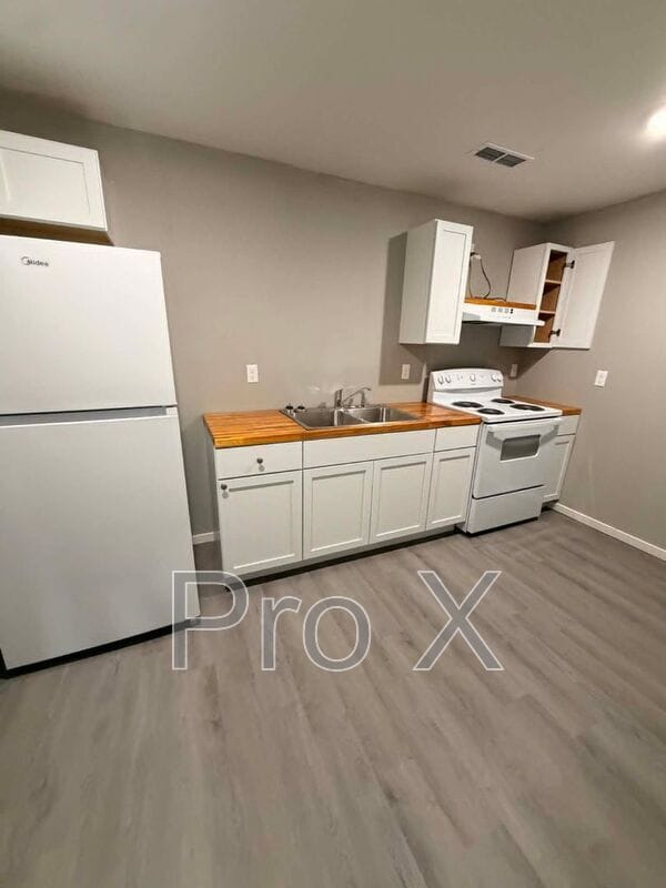 Building Photo - 117-121 S Byers Apartments