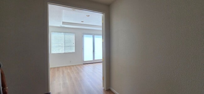 Building Photo - 4195 Peninsula Point Dr