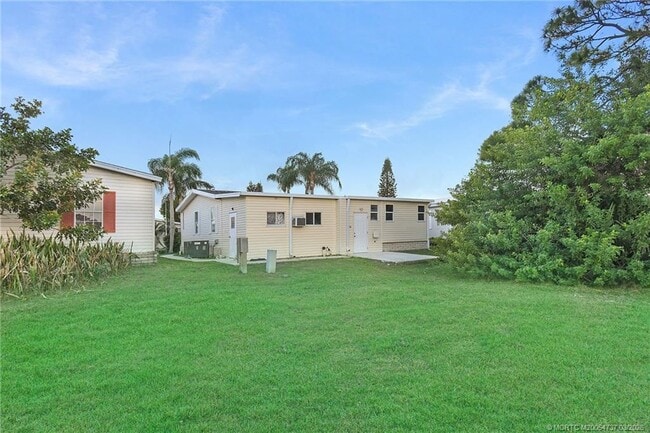 Building Photo - 7073 SE Birchwood Ln