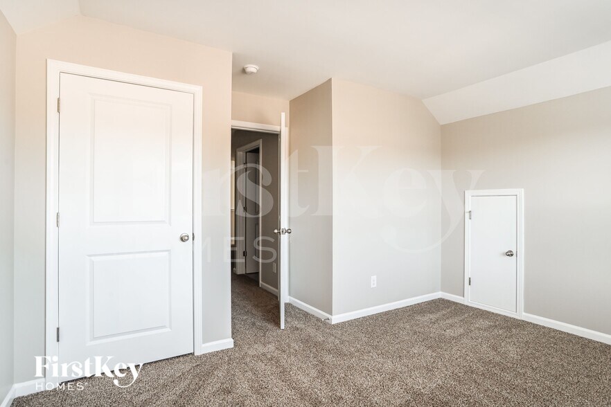 Building Photo - 126 Ari Ave