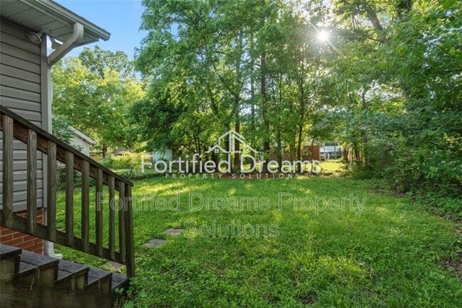 Building Photo - 712 Englewood St