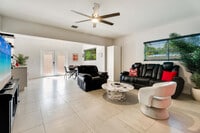 Building Photo - 1526 SW 20th Ave