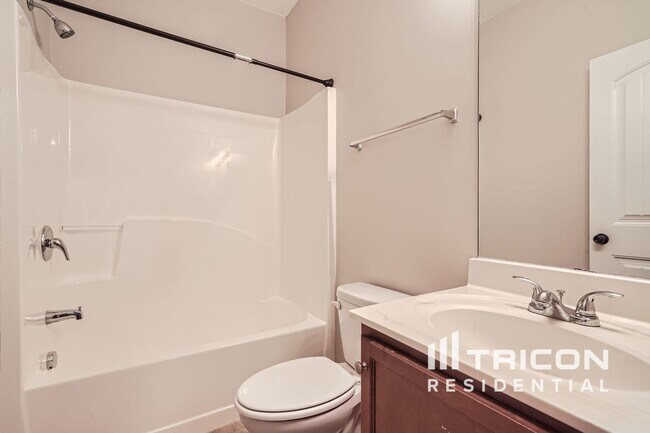 Building Photo - 301 Arbor Pl
