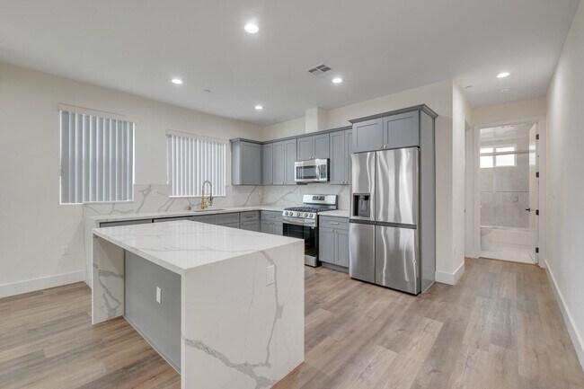 Building Photo - A beautifully designed and renovated 4 bed...