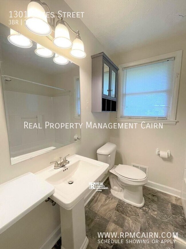 Building Photo - 1301 Gates St