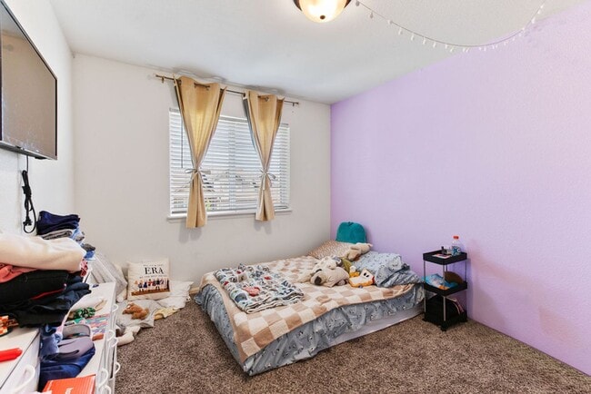 Building Photo - 3 Bedroom 2.1 Bath in West Greeley