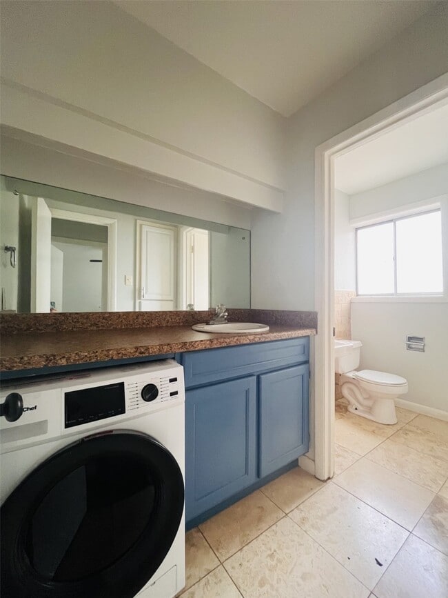 Building Photo - 5123 Del Monte Dr