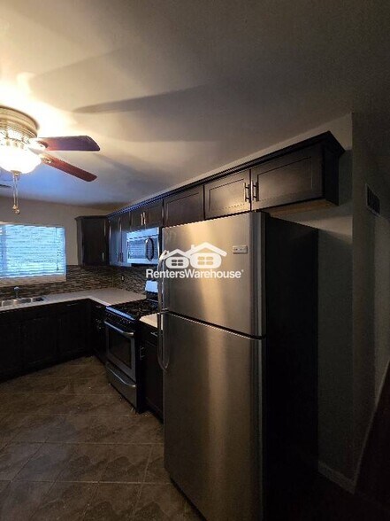 Building Photo - 74 Breezeview Dr