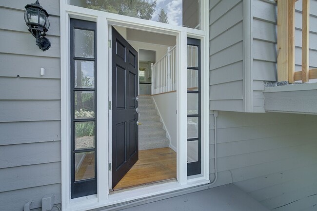 Building Photo - 5Bd/2.25Ba Kirkland Home