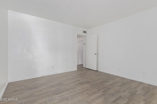 Building Photo - 1622 E Campbell Ave