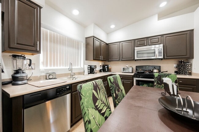 Building Photo - Beautiful 3 Bedroom Home In the Southwest