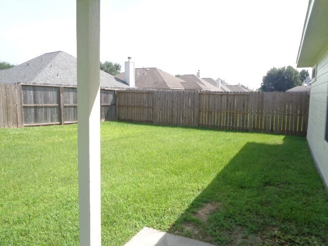 Building Photo - 21399 Forest Colony Dr