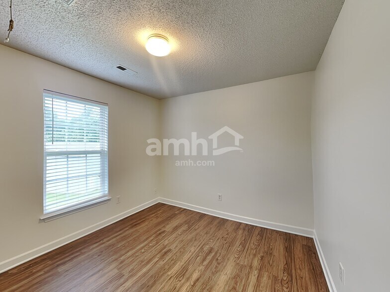 Building Photo - 4945 Hopewood Ln